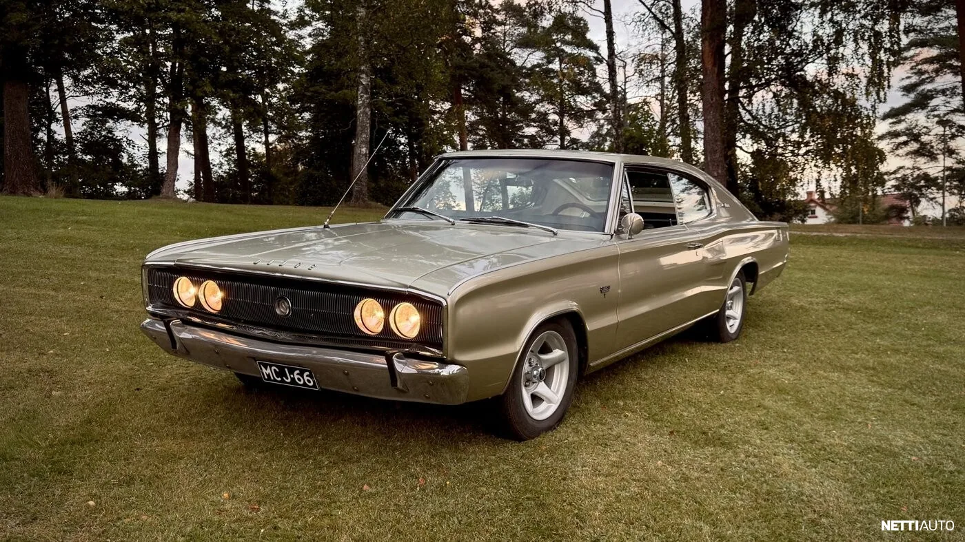 Dodge Charger 383 V8